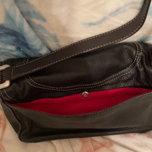Jones New York bag with red interior. Comes with small crossbody that snaps in - Picture 5 of 5